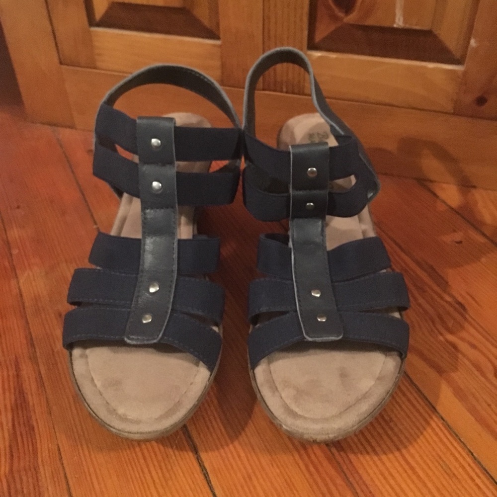 Bella-Víta wedge sandals